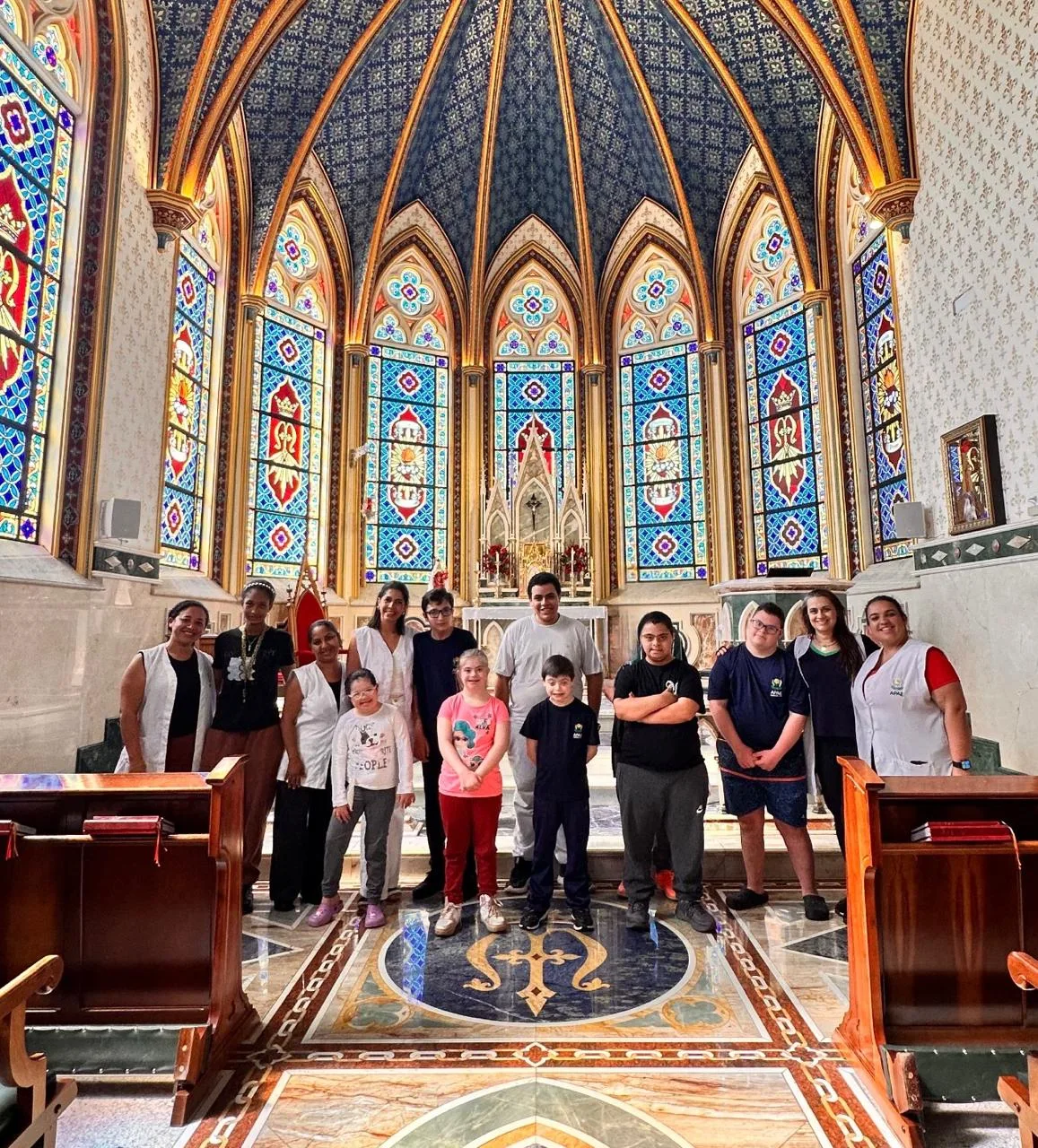 Alunos da APAE Realizam Visita ao Castelo dos Arautos